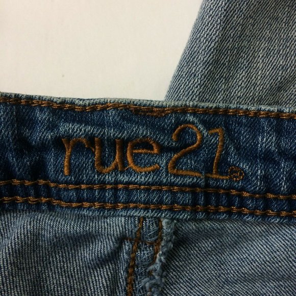 Rue 21 Womens Capris Crop Jeans Sz 6 Distressed Faded Ripped Raw Hem 26x12" Y2K - Picture 6 of 7